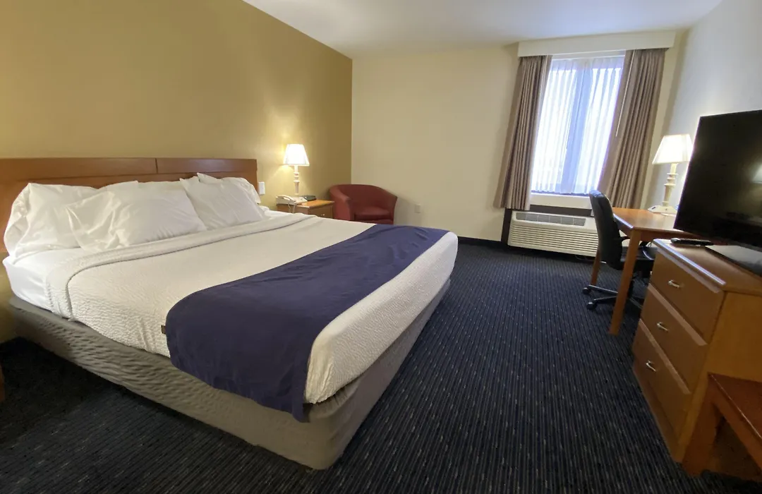 Days Inn By Wyndham Jefferson City-1
